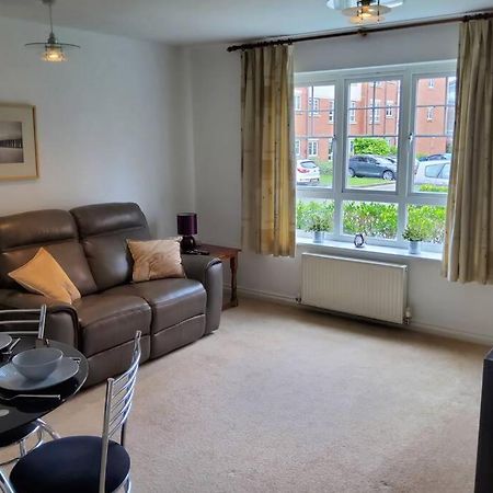 Stylish 2 Bed 2 Bathroom Apartment For Up To 5 Warwick  Exterior photo