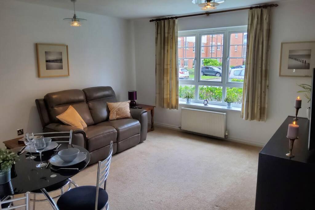 Stylish 2 Bed 2 Bathroom Apartment For Up To 5 Warwick  Exterior photo