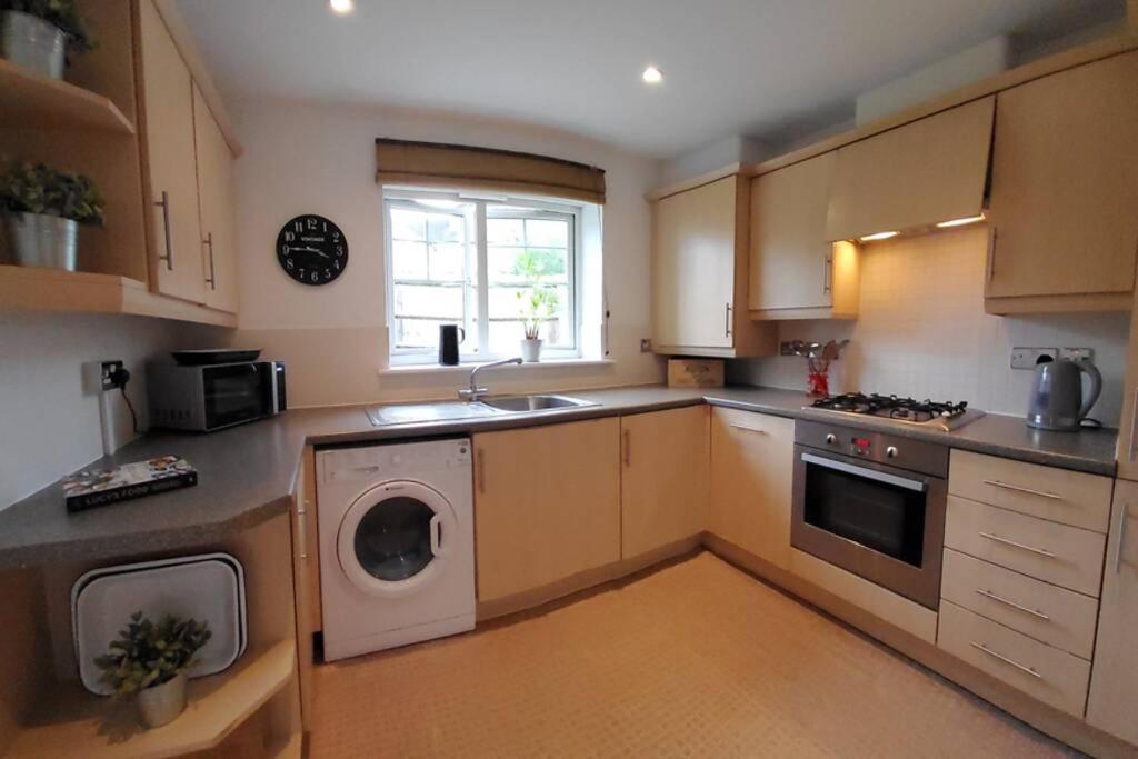 Stylish 2 Bed 2 Bathroom Apartment For Up To 5 Warwick  Exterior photo
